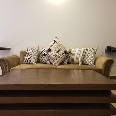 Zifan Hotel & Suites Karachi Exterior photo