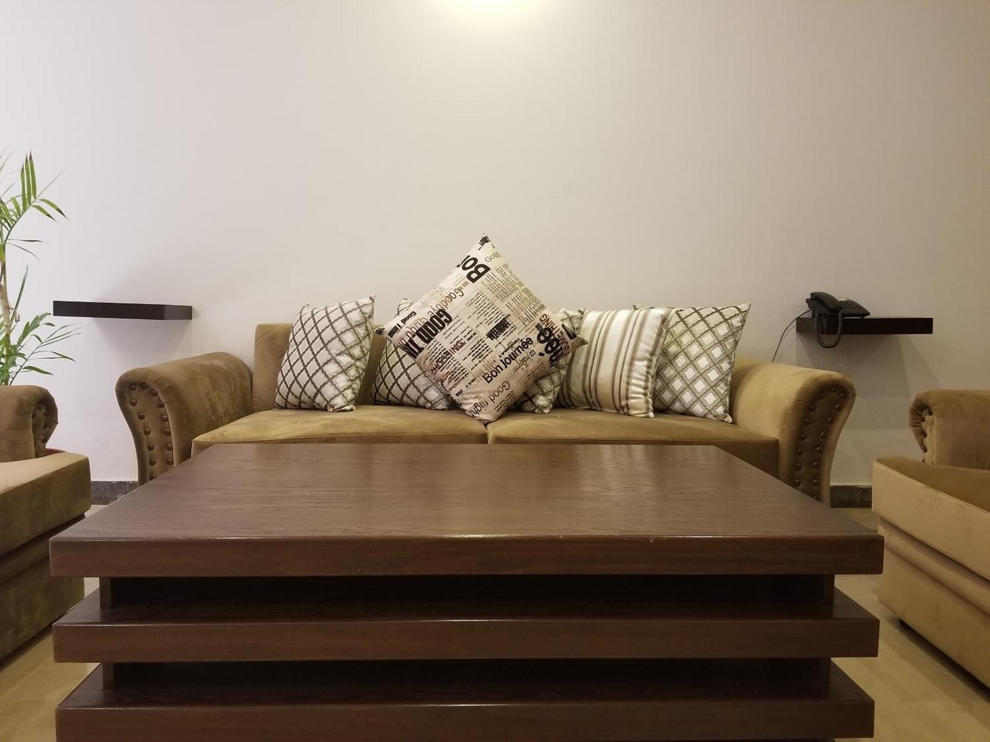 Zifan Hotel & Suites Karachi Exterior photo