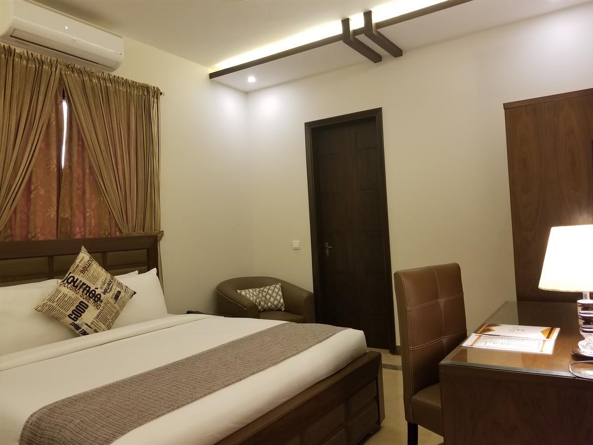 Zifan Hotel & Suites Karachi Exterior photo