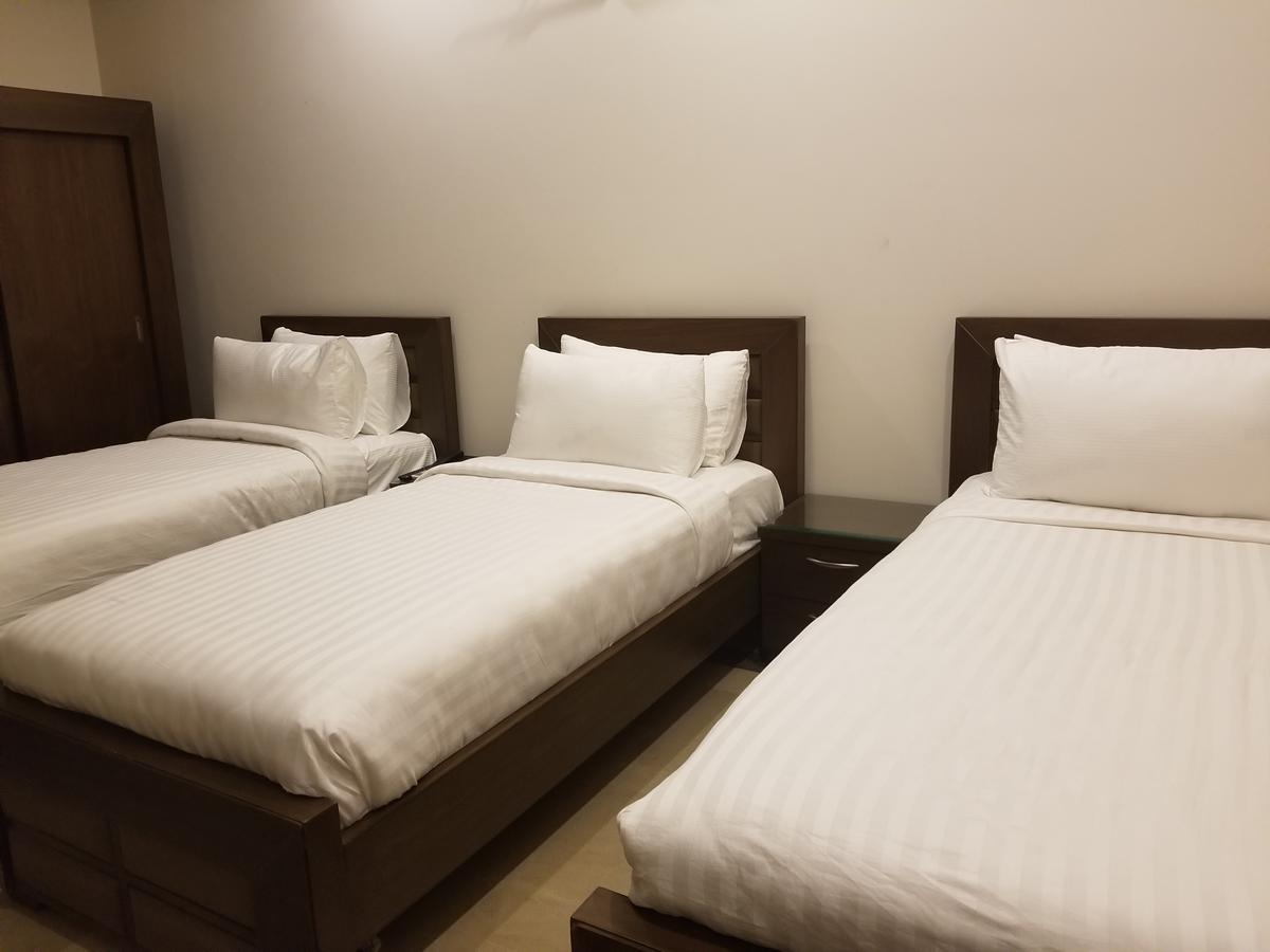 Zifan Hotel & Suites Karachi Exterior photo