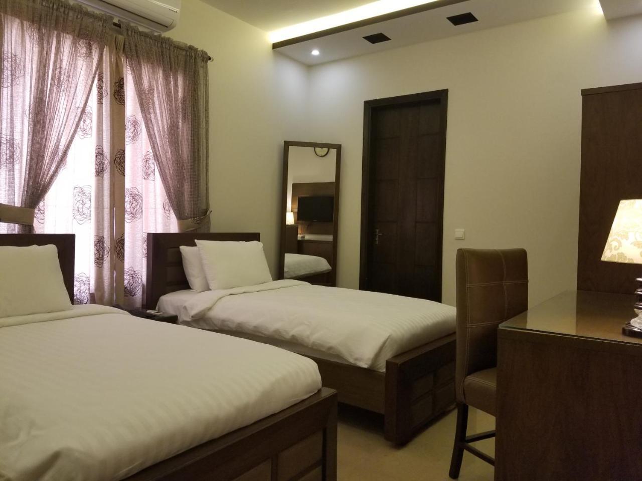 Zifan Hotel & Suites Karachi Exterior photo