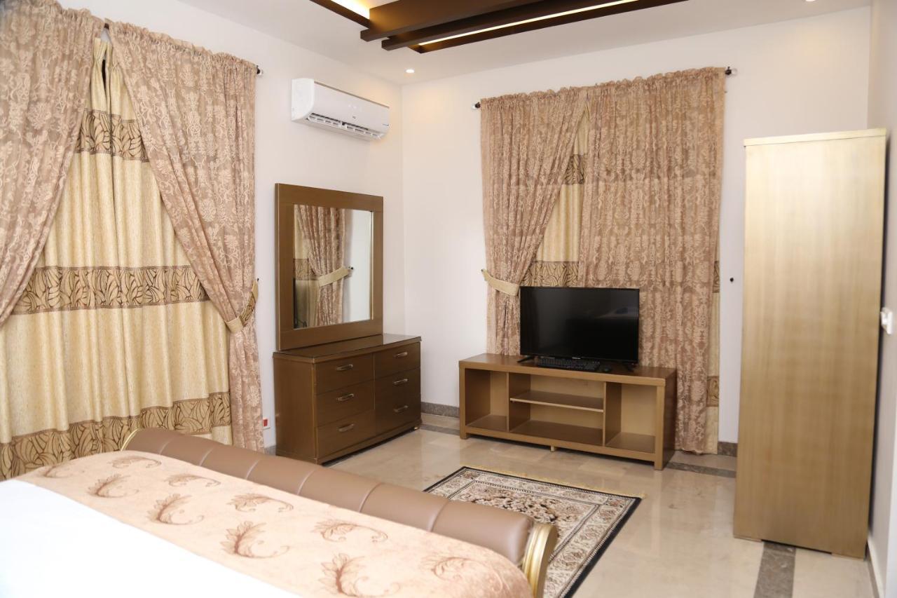 Zifan Hotel & Suites Karachi Exterior photo