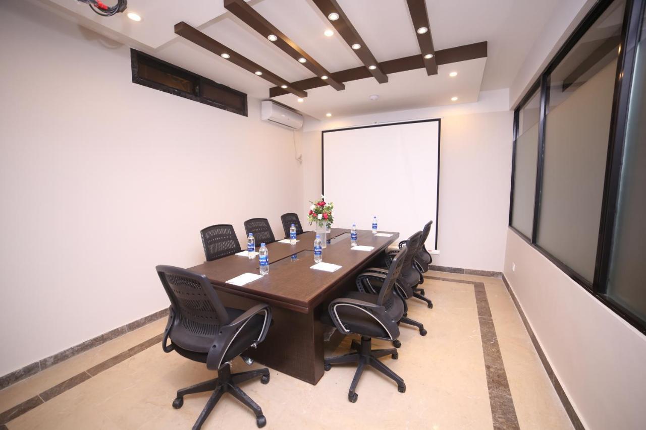 Zifan Hotel & Suites Karachi Exterior photo